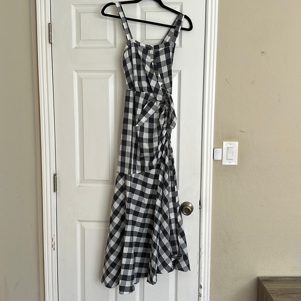 Stunning gingham sundress size 6 adjustable straps
